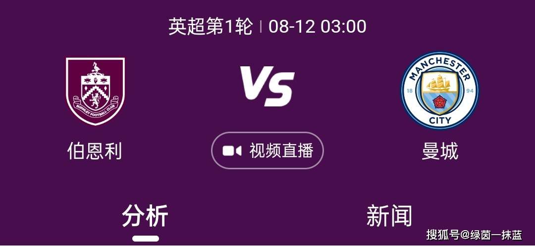 一个又一个黑衣人哀嚎着、从人群的中央飞出，每一个人都毫无例外的被打断双手。